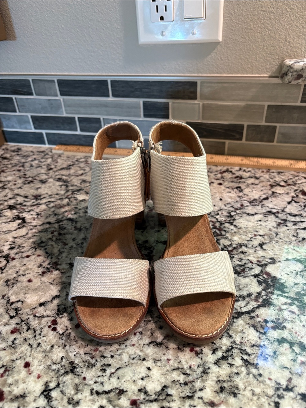 Toms Majorca Cream Textured Block Heel Sandals size 5. Like new worn one time. - Picture 2 of 6